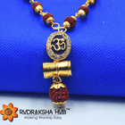 डमरू लटकन के साथ ओम