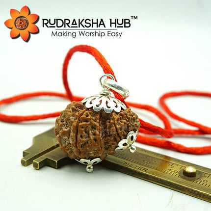गर्भ गौरी रुद्राक्ष पेंडेंट
